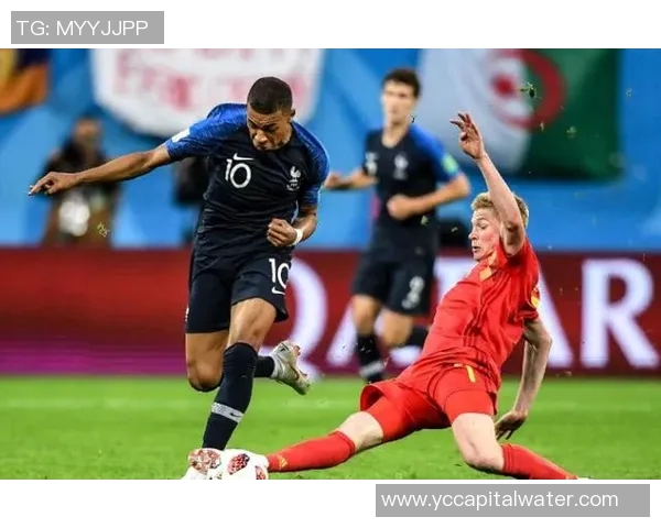 哈维西蒙斯的崛起与未来展望：年轻球员如何改变足球格局