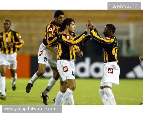 吉达阿赫利与警察队的激烈对决展现足球魅力与团队精神