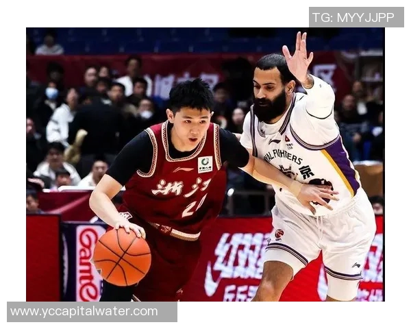 北控与辽宁激战正酣双方球员拼尽全力争夺胜利